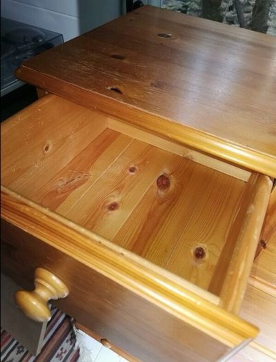 chest of drawers