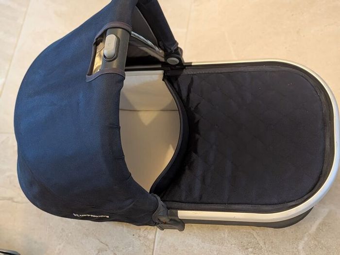 UPPAbaby Vista Navy Bassinet and Stroller Bundle 2015 - 2019 model.