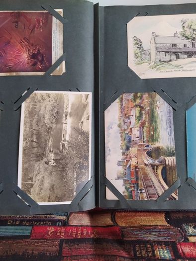 Old postcard album with 80 cards from 1914 to 1955,plus 10 miniature photos of New York,5 old John Hinde,postcards,3 old Iraqui postcards