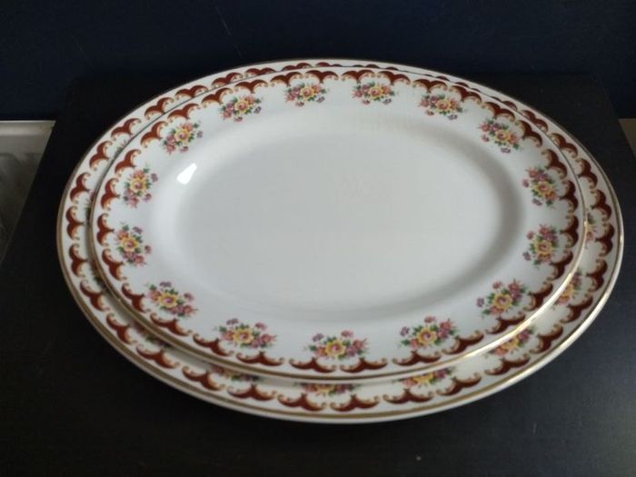 Beautiful Set of Two Vintage Graduated Platters by Arklow Pottery