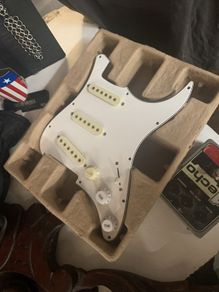 Strat-style loaded pickguard pick ups