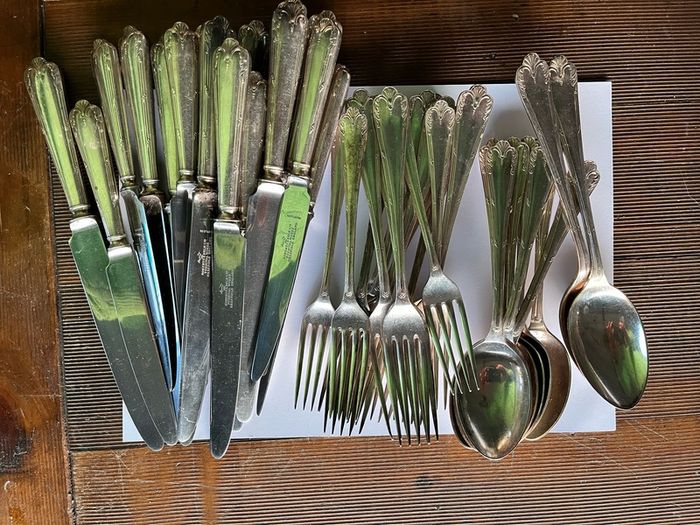Silverplated Cutlery Set Robert and Belk- 40 pieces