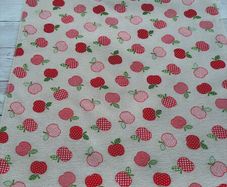 Table runner /Placemats " Little Apples"