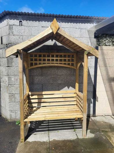 Seated pergola