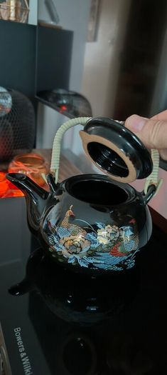 Traditional Chinese Porcelain Teapot - Vintage 80's - Peacock
