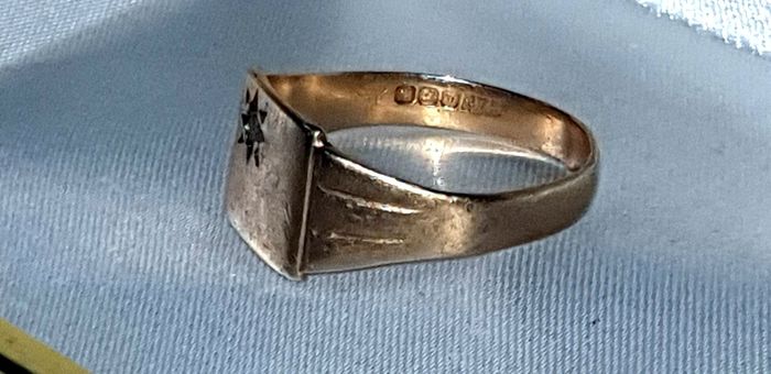 Vintage Solid Gold Signet Ring Starburst Design (2.75g)