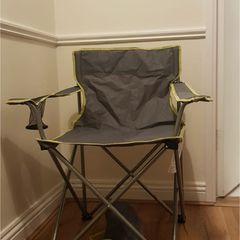 Camping chair with cup holder and bag