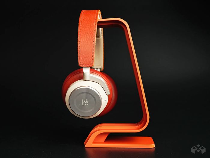 Modern Wave Headphone Stand  Choice of Colour  New
