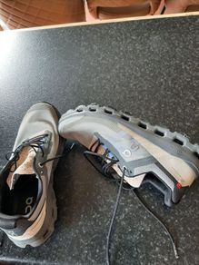 ON brand  ladies size 6 trainers