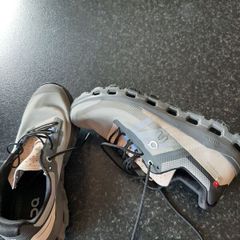 ON brand  ladies size 6 trainers