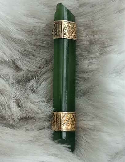 New Zealand Nephrite Jade and 9K Gold brooch