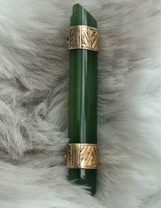 New Zealand Nephrite Jade and 9K Gold brooch