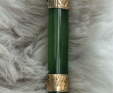 New Zealand Nephrite Jade and 9K Gold brooch