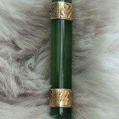 New Zealand Nephrite Jade and 9K Gold brooch