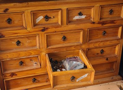 chest of drawers
