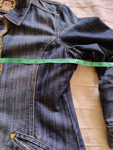 Vintage denim cotton faux fur warm lined jacket with three pockets in very good condition see last three photos for exact measurements FREE STANDARD POSTAGE INCLUDED