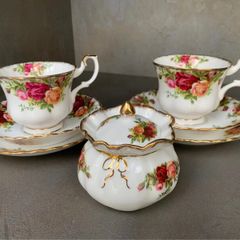 Royal Albert "Old Country Roses"