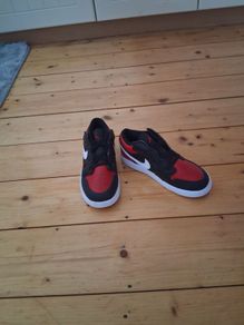 Nike Air Jordan black & red trainers 2.5 uk