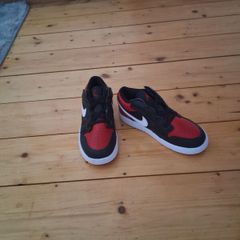 Nike Air Jordan black & red trainers 2.5 uk