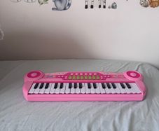 Kids Electronic Keyboard Piano - Pink Musical Toy with Built-in Speakers