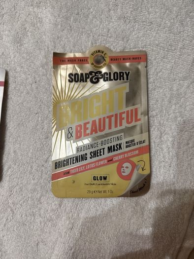 1 x Soap & Glory Sheet Mask. 1 x Soap & Glory Serum Mask