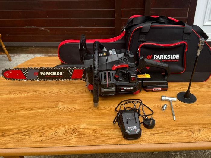electric chainsaw