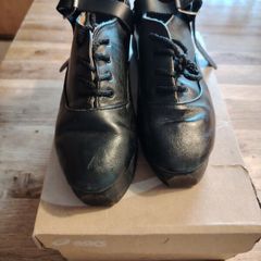 Irish dance, hard shoes, size 4.