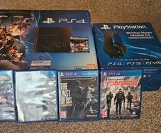 PS4 - 500GB Bundle with headset & games