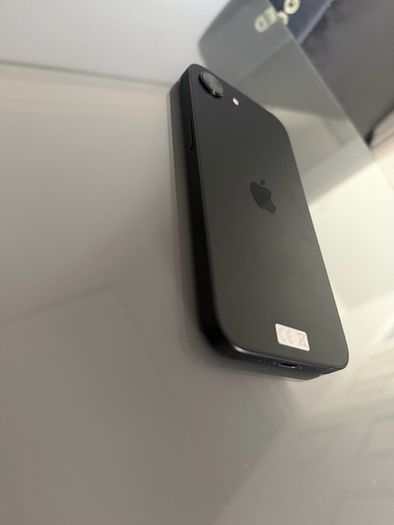 iPhone 16e 128GB Sim free (unlocked) e-sim