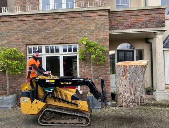 Vermeer skid steer for hire.