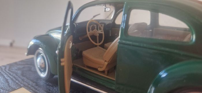 Maisto Volkswagen 1951 1:18 Green Diecast Model