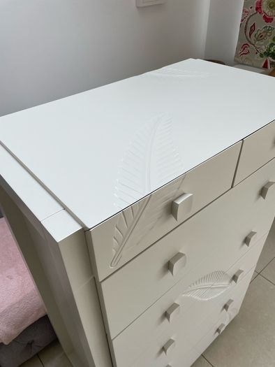 Leaf design Chest of Drawers