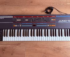 Roland Juno 106