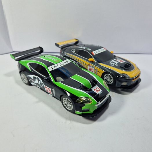 Scalextric Mountain Drive Set: Jaguar Challenge Edition