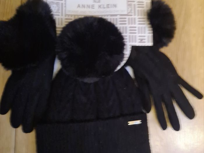 Anne Klein beans and touch glove set
