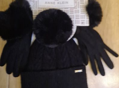 Anne Klein beans and touch glove set
