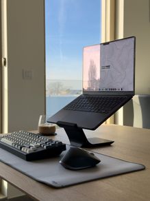 Aero Slim laptop stand