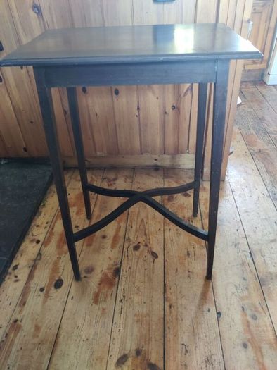 Small lamp table