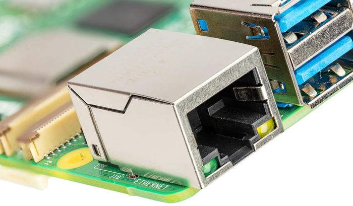 Raspberry Pi 5 8 GB Kit (Metal Case | Active Cooling | M.2 NVMe PCIe SSD | Micro HDMI 4K | ideal for Home Assistant and smart home)