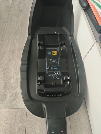 Car seat and isofix