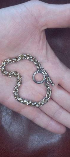 Vintage jewelry is sold individually for 5 to 10 euros