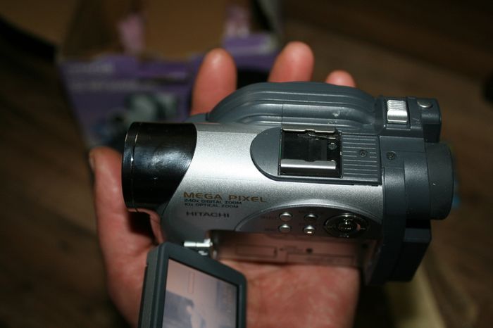 Hitachi DZ-MV3000E PAL DVD and DS  Video Camcorder 10x Optical Zoom 240x Digital Tested & Working.