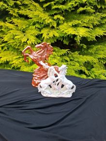 Lot of 2 horses statues possible to post