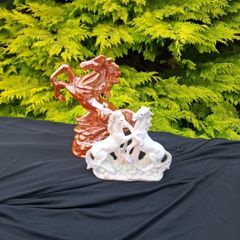 Lot of 2 horses statues possible to post