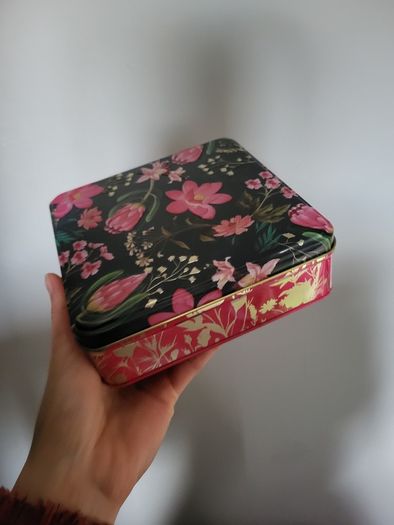 BAYLIS & HARDING Cosmetics set in a tin NEW Tropical Paradise