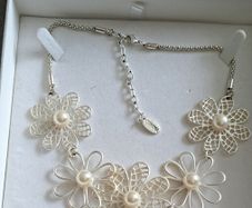 Corona silver pearl necklace