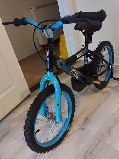 Kids Pedal Pals Street Rider Bike with Stabilizers + Pump