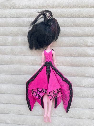 Monster High Draculaura Doll Ghoul to Bat Transformation Fold Out Wings Used Please see photos