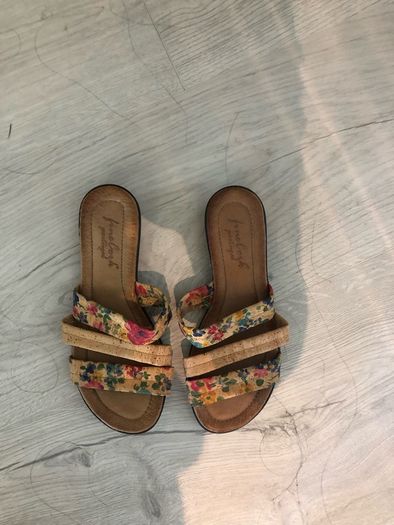 Free Clothes - Shoes And Extras