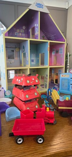 Peppa Pig Dolls house and bundle